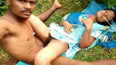 দেশি প্রেমিকরা জঙ্গলে যৌনসঙ্গম করছে