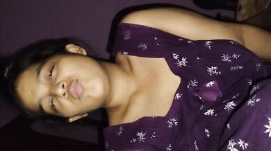 বাঙালি ভাবীর গুদ দেখান স্বামীর দ্বারা