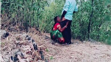 টিচার আমাকে জঙ্গলে নিয়ে গিয়ে চোদন খেলো