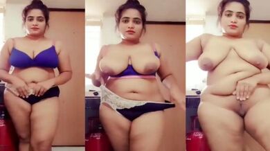 পীনস্তনী বাঙালি বৌদি তার বড় বড় স্তন দেখাচ্ছে