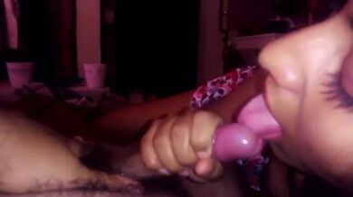 বাঙালি গৃহবধূ তার হাতে কাম ফুটো না হওয়া পর্যন্ত হাতের কাজ দেয়