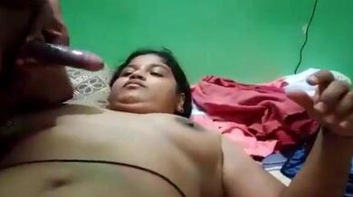 শিলিগুড়ি গ্রামের বৌদির গুদ কনডম পরা দেবরের দ্বারা চোদাচুদি করা হয়েছে