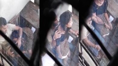 কলকাতার কলেজ ছাত্রী খালি ক্লাসরুমে প্রেমিককে ব্লোজব দিতে গিয়ে ধরা পড়েছে